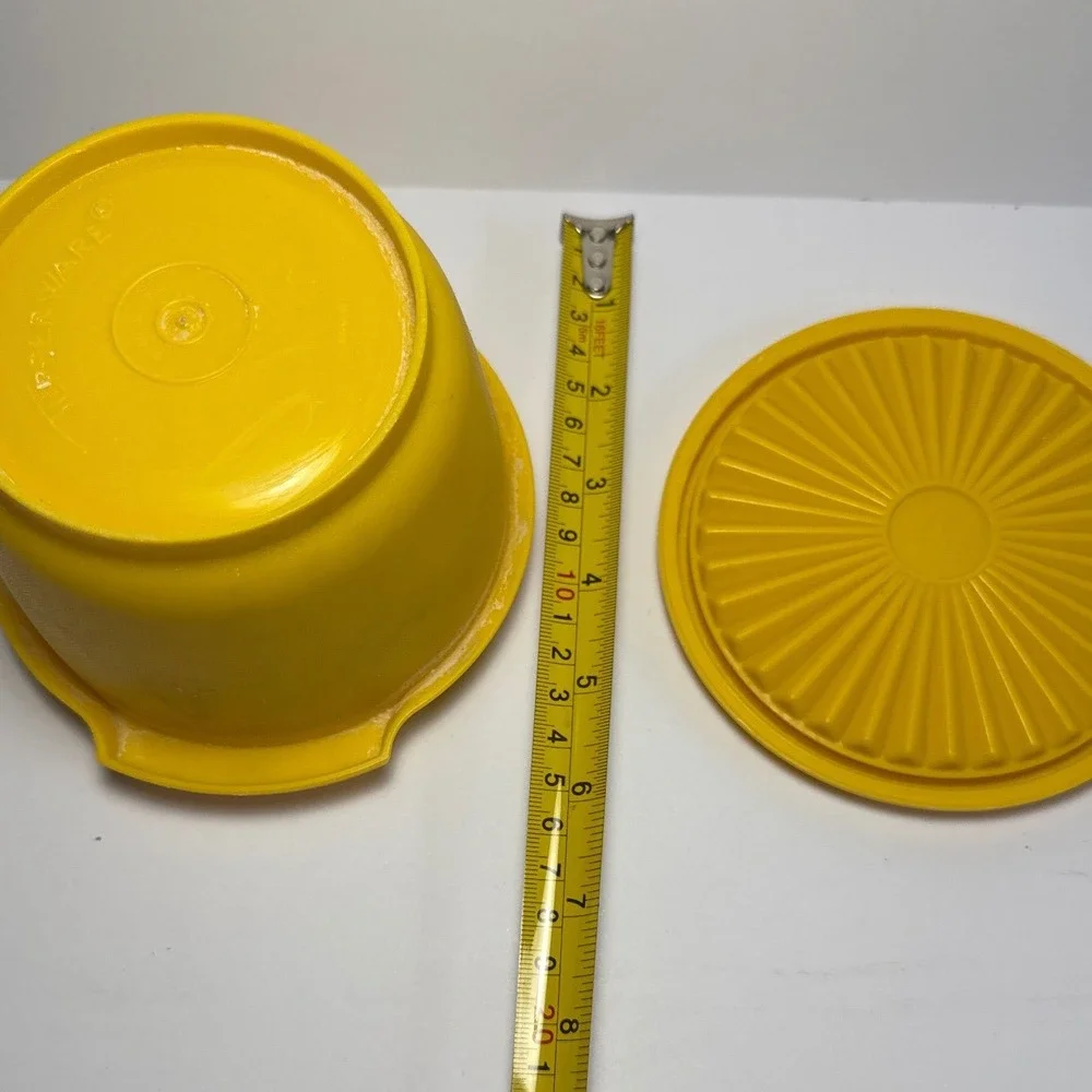Tupperware Servalier Bowl Vintage‎ 4in Yellow Good Sunburst Lid 808-11